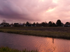 04-Sandra-Knopers-Zandlaan-zonsopkomst-met-roze-en-groene-wolken